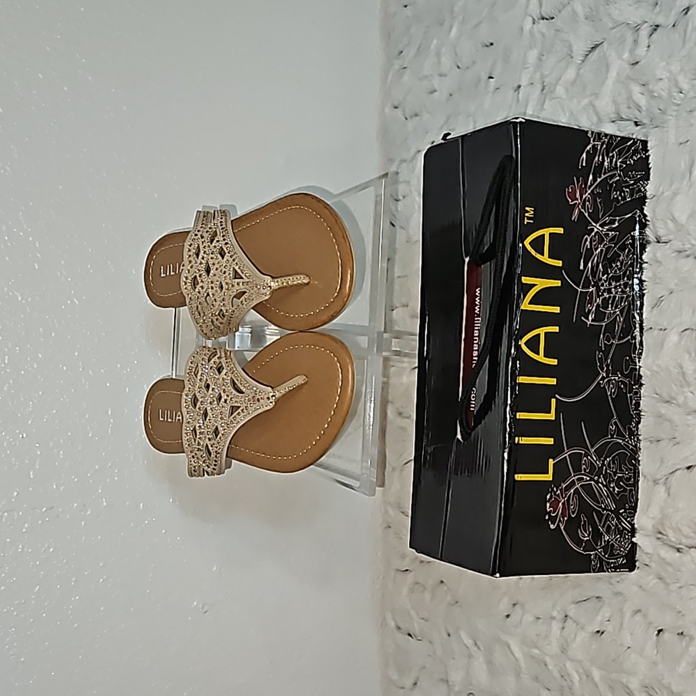 Super cute sandals, NWOT